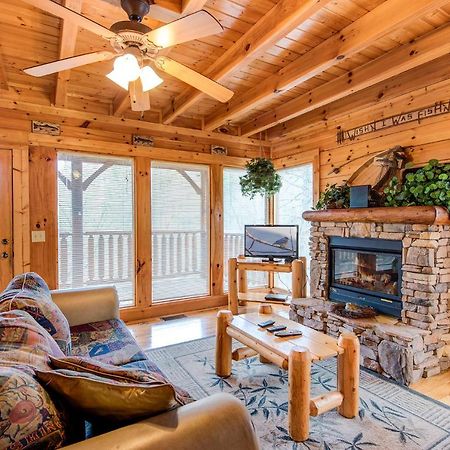 Secret Romance, 2 Bedrooms, Sleeps 8, Pool Table, Hot Tub, Arcade Гатлинбург Экстерьер фото