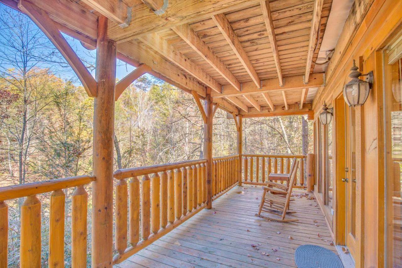 Secret Romance, 2 Bedrooms, Sleeps 8, Pool Table, Hot Tub, Arcade Гатлинбург Экстерьер фото